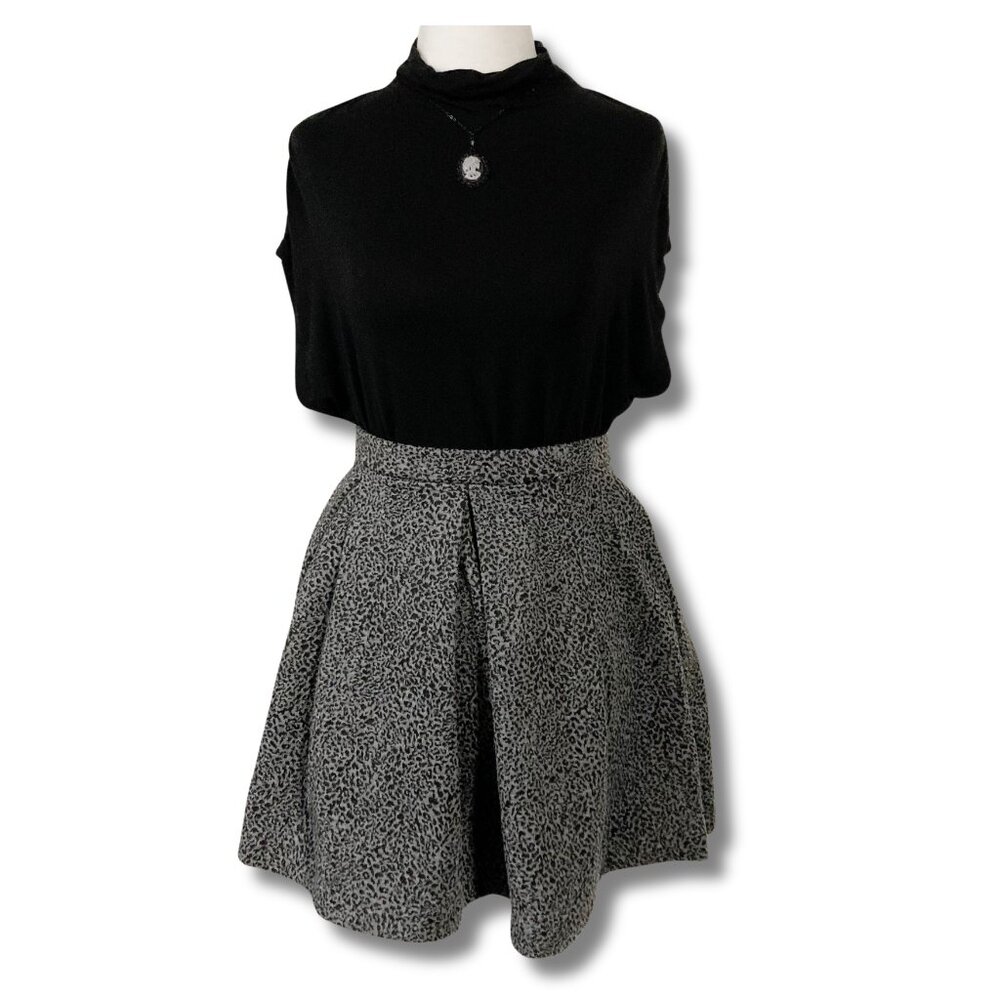 DYNAMITE Grey black leopard print full pleated mini skater skirt ~ SMALL MEDIUM - Picture 3 of 11
